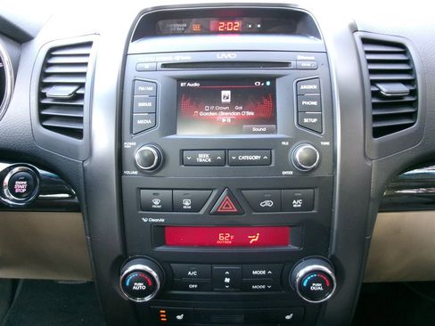 Used 2012 Kia Sorento EX w/ EX V6 Premium Pkg image 42