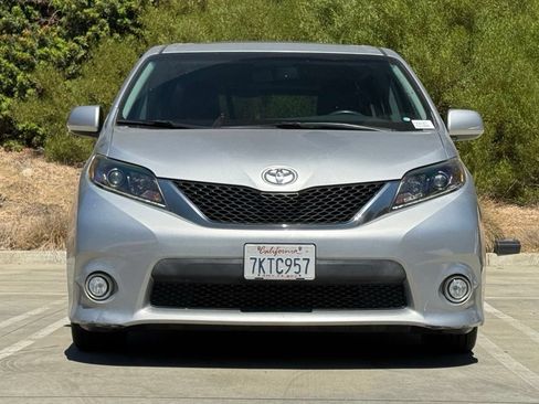 Used 2015 Toyota Sienna SE Premium FWD image 4