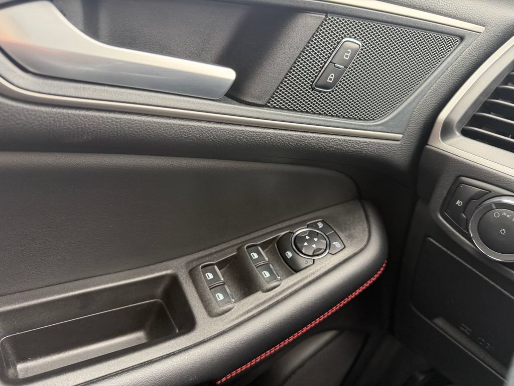 Used 2024 Ford Edge ST-Line AWD/4WD image 14