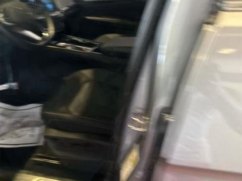 Used 2024 Volkswagen Atlas Cross Sport SE image 11