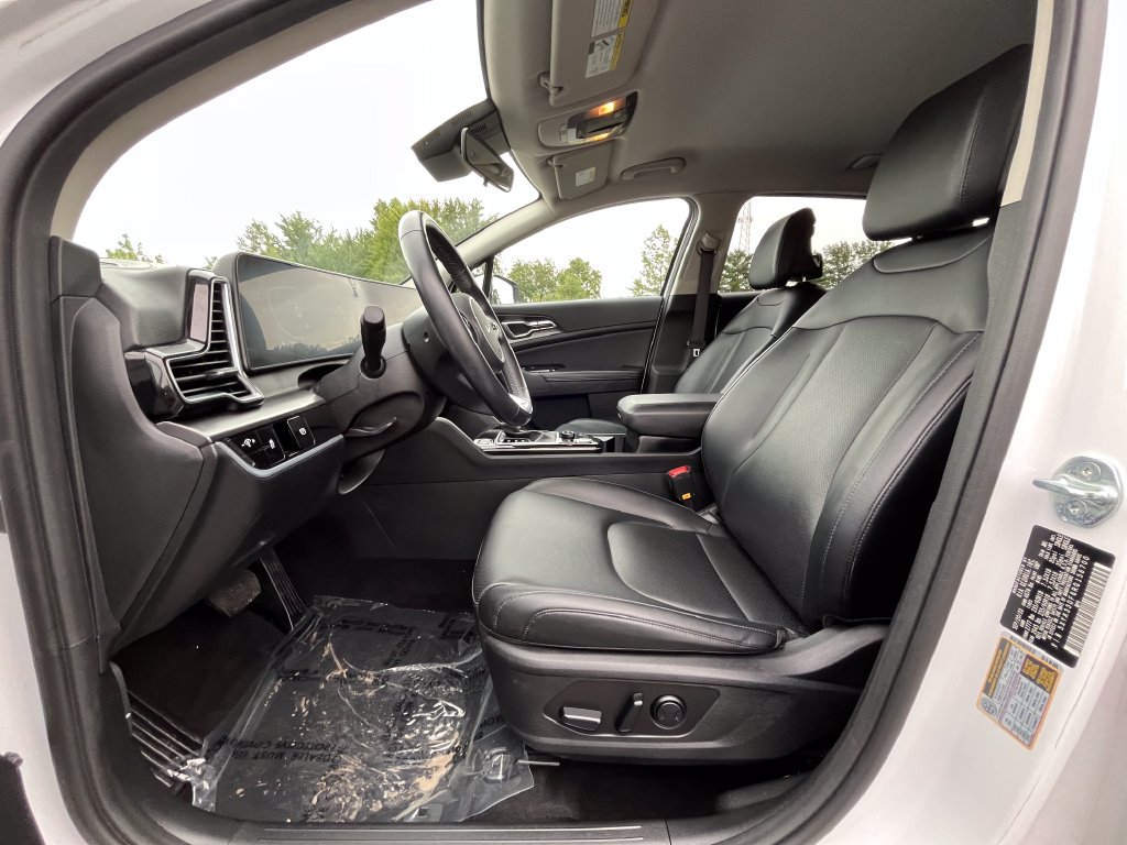 Used 2024 Kia Sportage EX FWD image 12