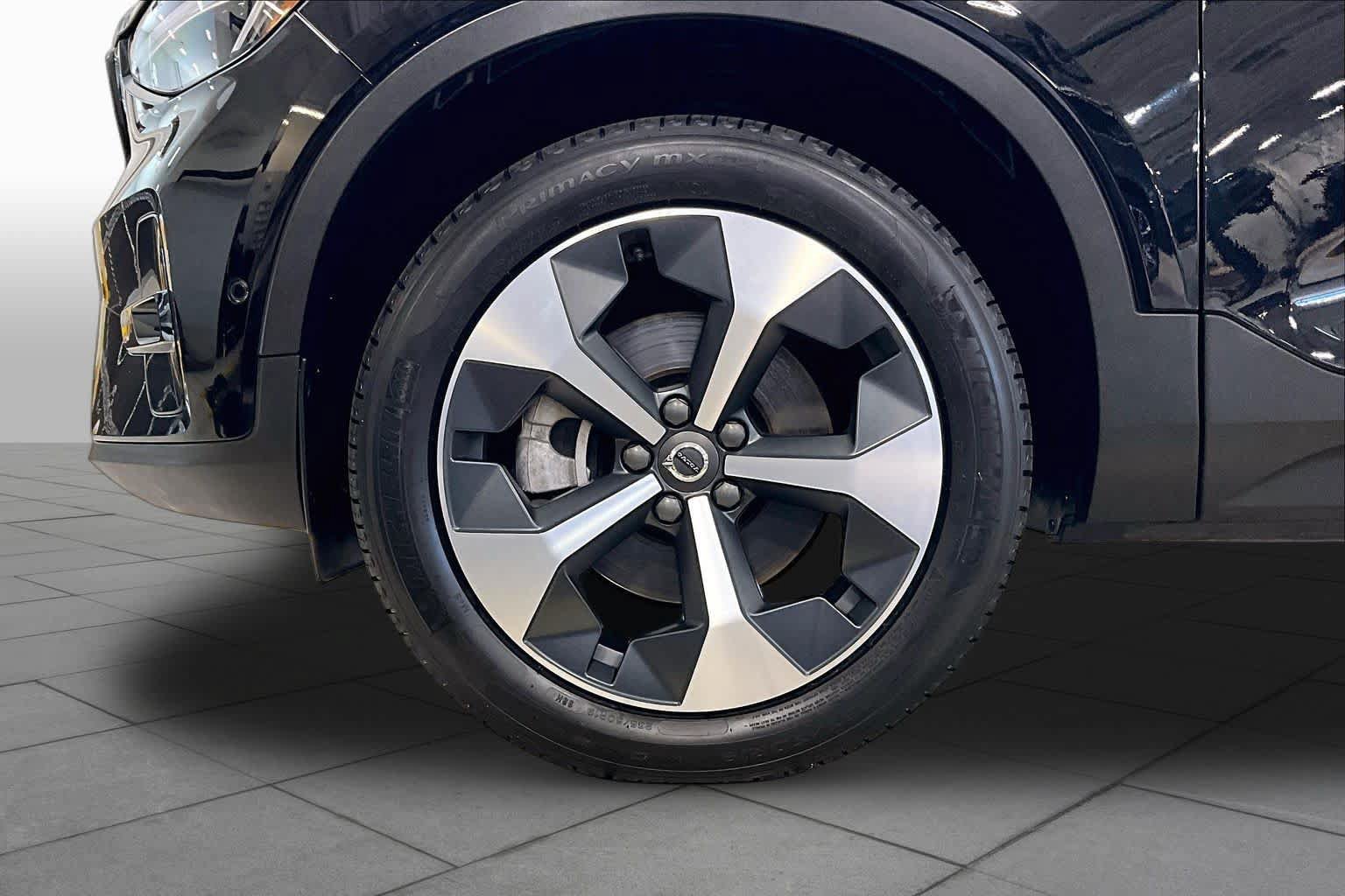 Certified 2024 Volvo XC40 B5 Plus w/ Climate Package AWD/4WD image 11