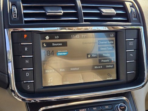 Used 2017 Lincoln Continental Select w/ Climate Package image 22