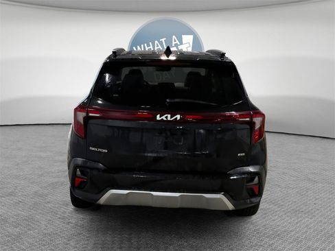 Certified 2025 Kia Seltos S image 5