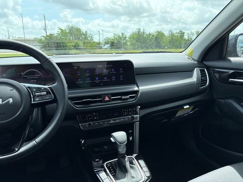 New 2026 Kia Seltos EX image 17