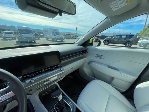 Used 2025 Hyundai Kona SEL image 35