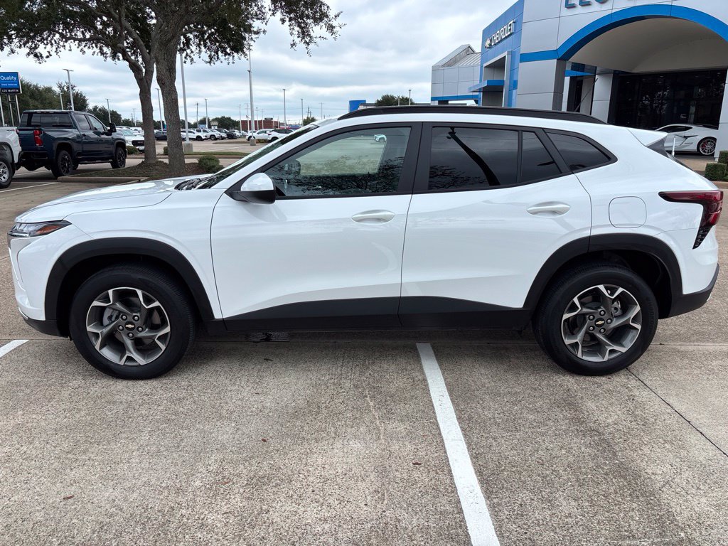 Used 2026 Chevrolet Trax LT FWD image 8