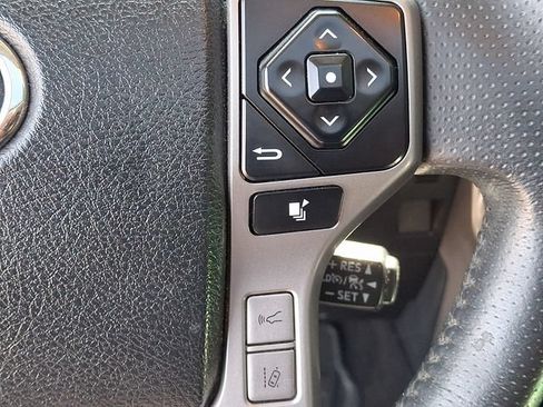 Used 2020 Toyota 4Runner SR5 Premium w/ Moonroof Package AWD/4WD image 19