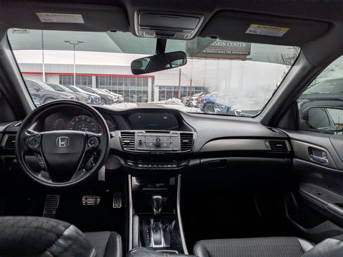 Used 2017 Honda Accord Sport image 12