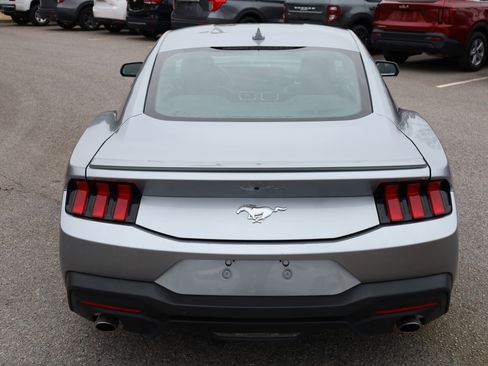 Used 2024 Ford Mustang Premium image 4