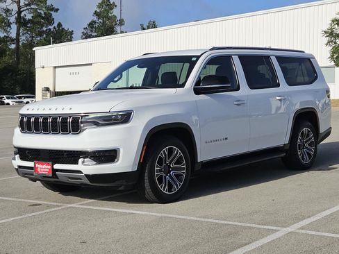 Used 2024 Jeep Wagoneer L Series II RWD image 3
