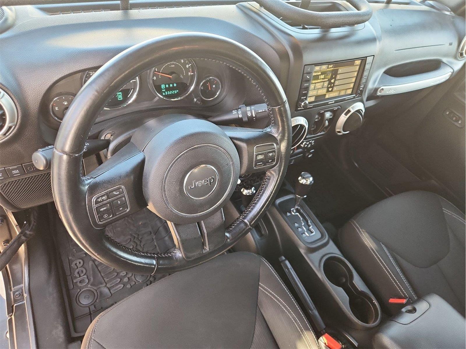 Used 2017 Jeep Wrangler Unlimited Rubicon w/ Connectivity Group AWD/4WD image 10