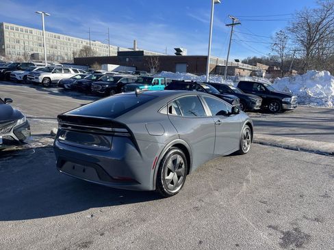 Used 2025 Toyota Prius SE image 8