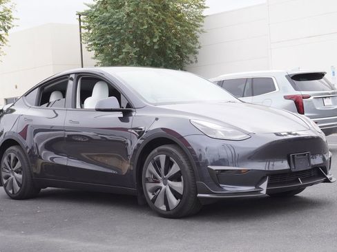 Used 2024 Tesla Model Y Long Range image 4