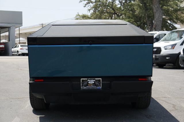 Used 2024 Tesla Cybertruck AWD Crew Cab image 9