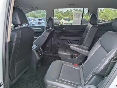Used 2021 Volkswagen Atlas SE w/ Towing Package FWD image 13
