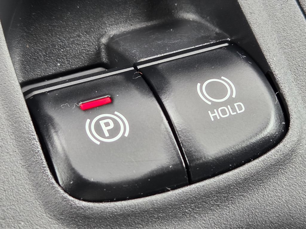 Used 2025 Toyota Corolla Cross LE FWD image 14
