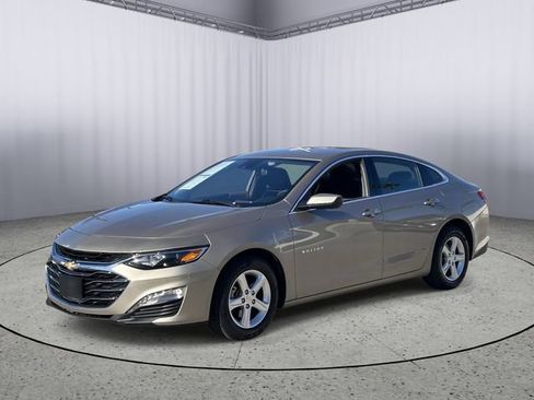 Used 2024 Chevrolet Malibu LT FWD image 2