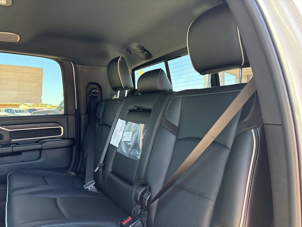 New 2026 RAM 2500 Laramie w/ Sport Appearance Package AWD/4WD image 18