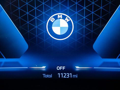 Certified 2025 BMW 330i xDrive Sedan w/ Premium Package AWD/4WD image 20