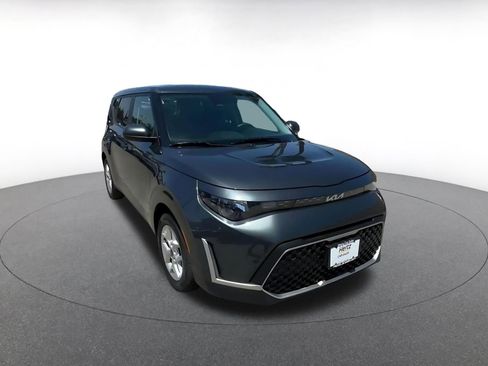 Used 2025 Kia Soul LX w/ LX Technology Package FWD image 3