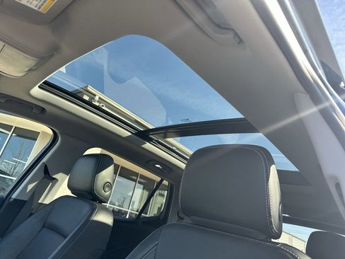 Used 2024 GMC Terrain SLT w/ Elevation Edition image 16