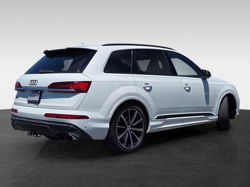 Used 2021 Audi SQ7 Premium Plus w/ SQ7 Black Optic Package AWD/4WD image 4