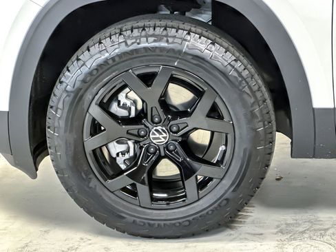 New 2026 Volkswagen Atlas Peak Edition image 25