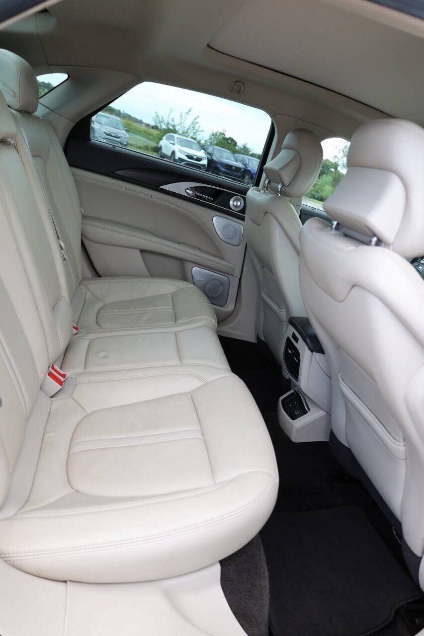 Used 2017 Lincoln MKZ Reserve w/ Luxury Package AWD/4WD image 16