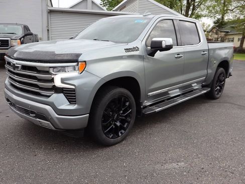 Used 2023 Chevrolet Silverado 1500 High Country w/ High Country Premium Package AWD/4WD image 2