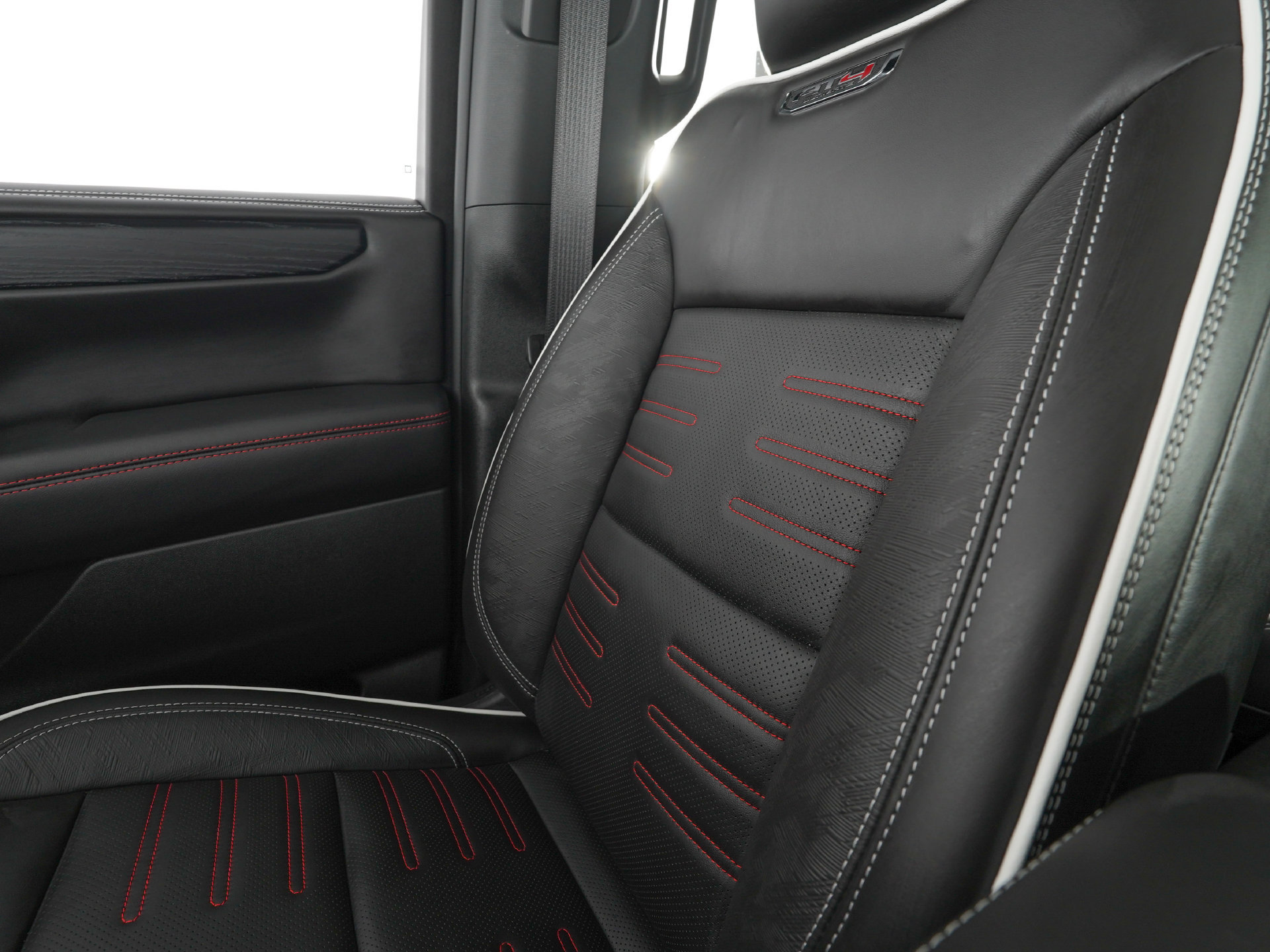Used 2026 GMC Yukon AT4 Ultimate w/ LPO, Floor Liner Package AWD/4WD image 32