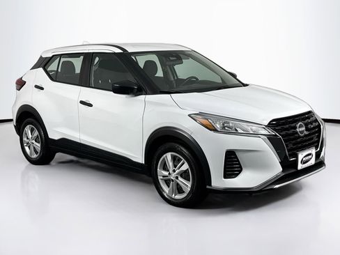 Used 2023 Nissan Kicks S image 2