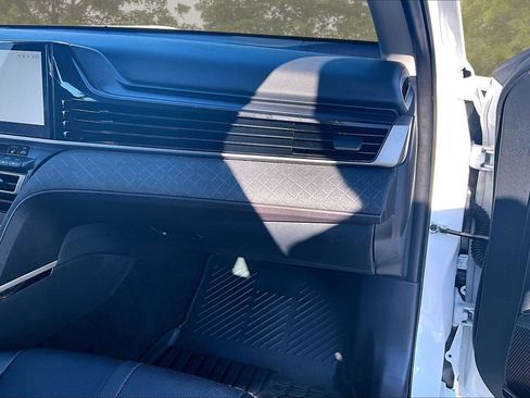 Used 2025 Toyota Camry XLE image 27