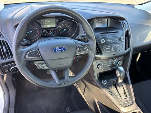 Used 2015 Ford Focus SE w/ Reverse Sensing Package image 11