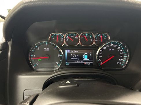 Used 2019 Chevrolet Suburban LT image 17