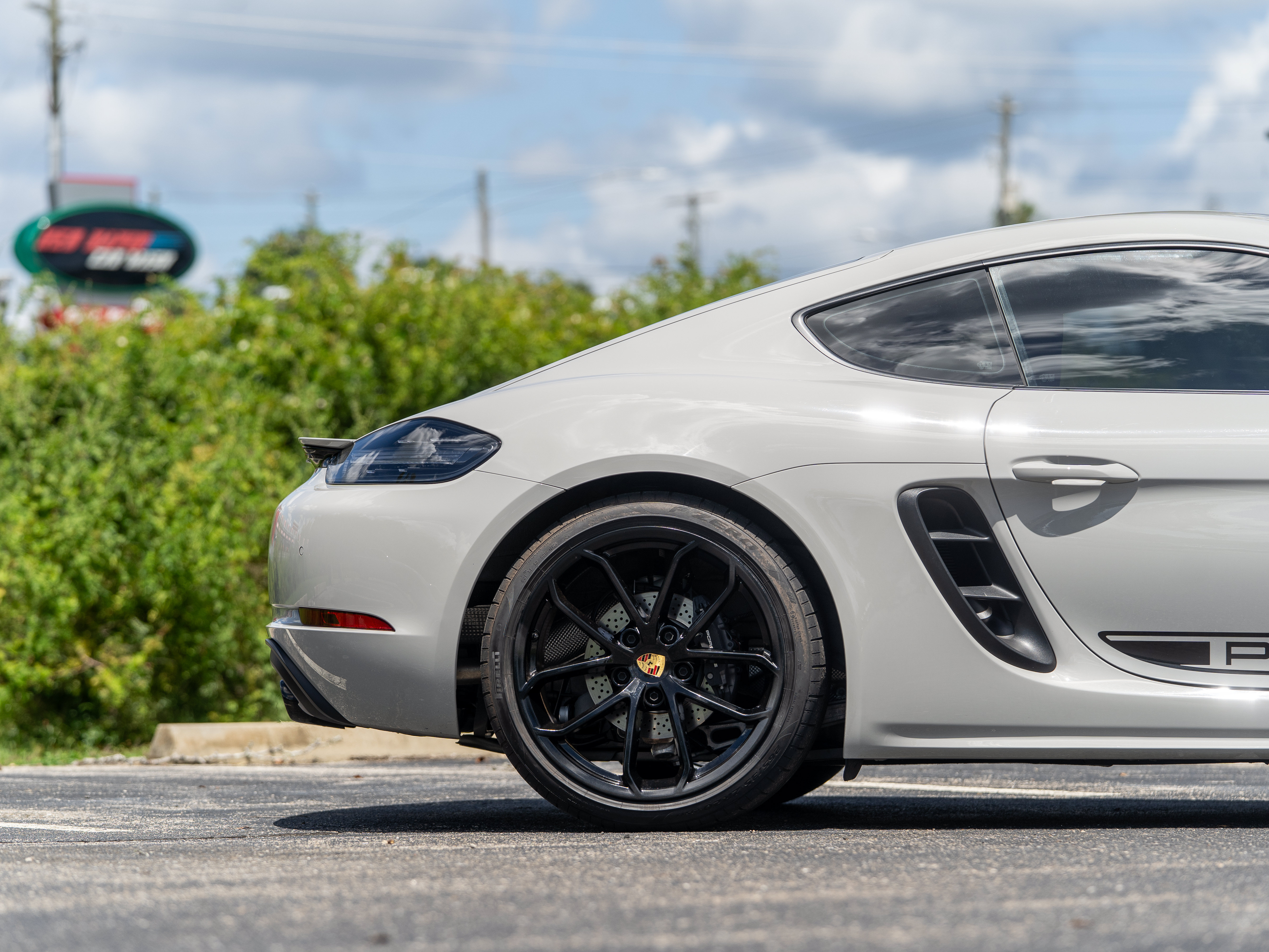 Used 2025 Porsche 718 Cayman RWD image 6
