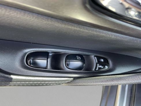 Used 2015 Nissan Rogue SV FWD image 23