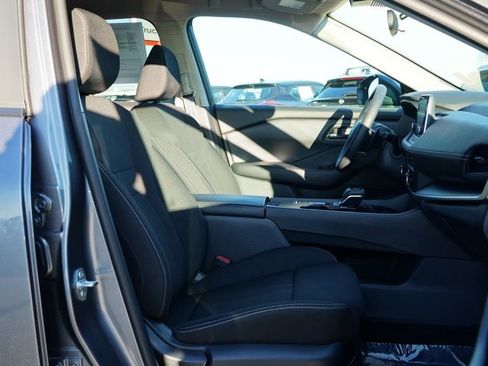 Used 2025 Nissan Rogue S image 22