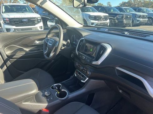Used 2024 GMC Terrain SLE w/ Driver Convenience Package image 5