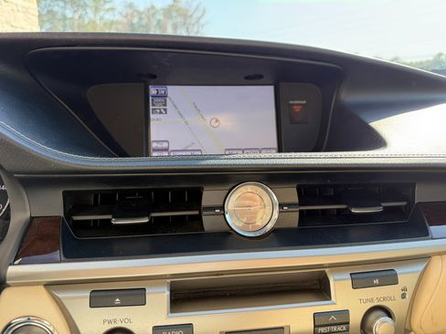 Used 2014 Lexus ES 350 4dr Sdn image 36