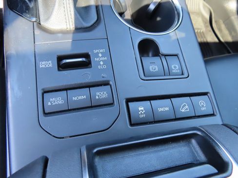 Used 2022 Toyota Highlander XLE image 30