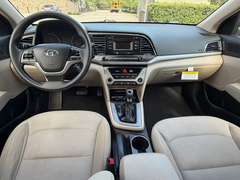 Used 2018 Hyundai Elantra SE w/ Cargo Package FWD image 10
