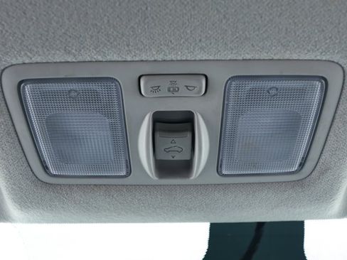 Used 2025 Hyundai Venue SEL FWD image 19