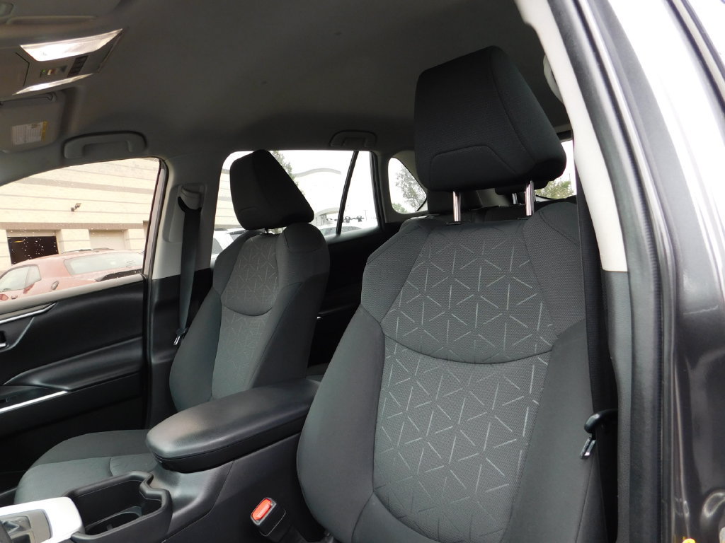Used 2022 Toyota RAV4 XLE AWD/4WD image 21