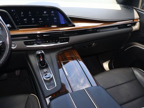 Used 2023 Cadillac Escalade Premium Luxury AWD/4WD image 15