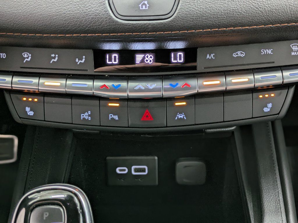 Used 2022 Cadillac XT4 Sport w/ Enhanced Visibility Package AWD/4WD image 6