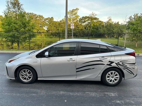 Used 2019 Toyota Prius LE FWD image 3
