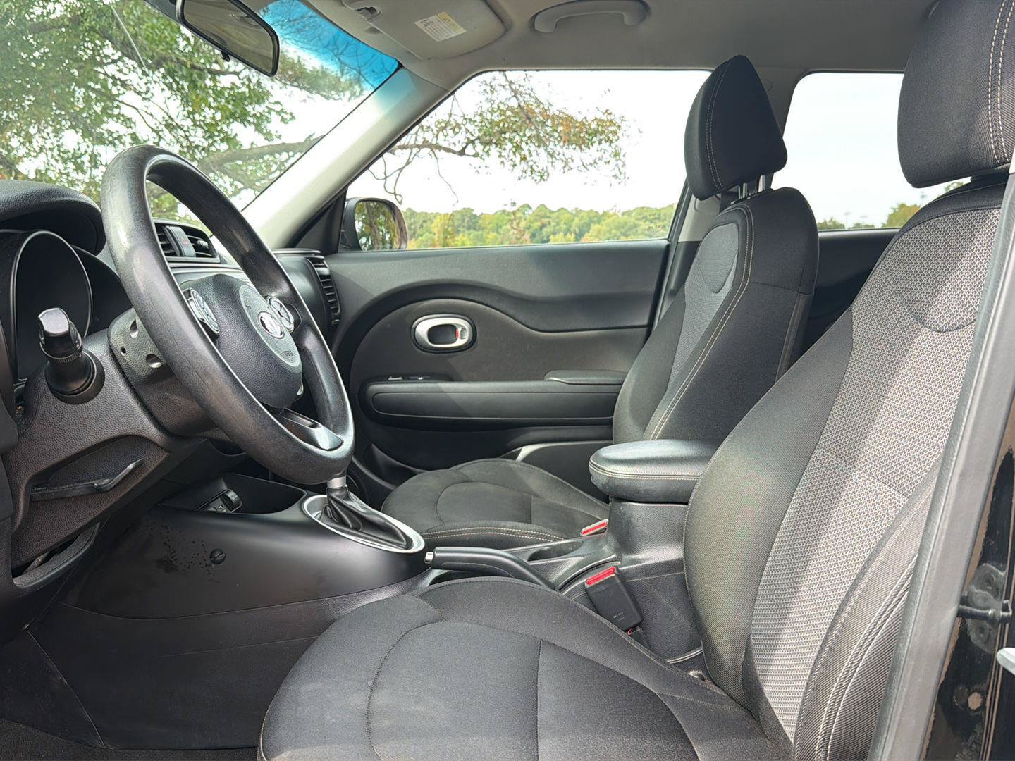 Used 2017 Kia Soul + FWD image 11