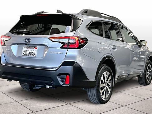 Used 2022 Subaru Outback Premium image 16