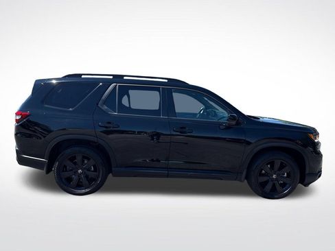 Certified 2025 Honda Pilot Black Edition image 6